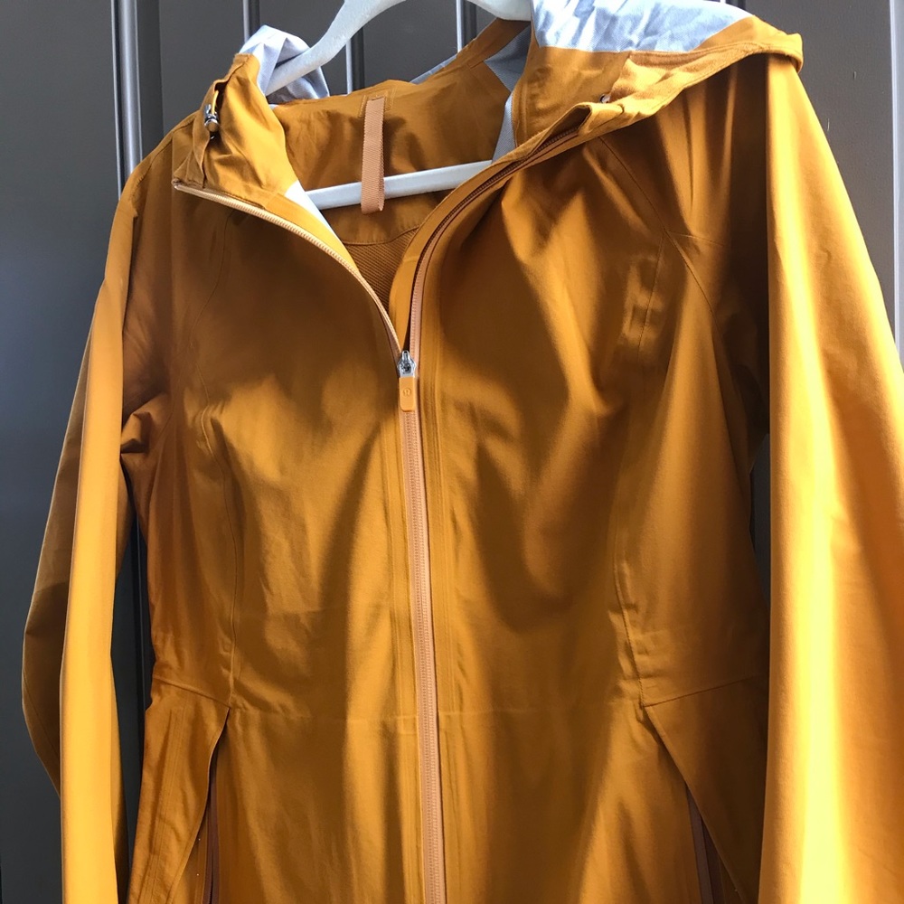 Lululemon the rain is calling II